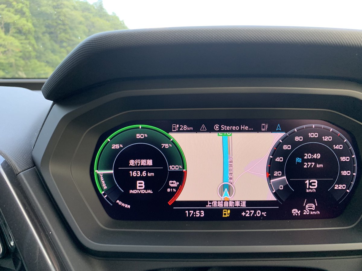 BONE_Kaz's tweet photo. Q4バッテリー残量61%で走行可能距離28km😵高速乗るたび、バッテリー充電アラートがエラーになります。一度入院して診てもらったけど、原因不明で退院。。。ちなみに0kmになったあとはバッテリー残量以上に増えたり減ったり狂います。😱　うちのだけ？？　#q4  #etron #Audi https://t.co/w6Bor38IgZ