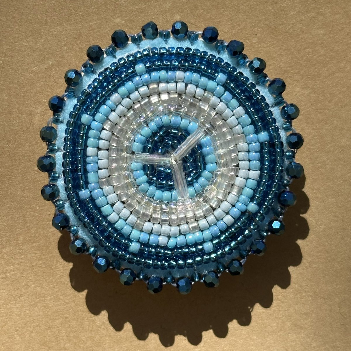 audacious3xaqua's tweet photo. day one of no day job 

I have some beadwork ready to ship📦

earrings to come soon 😎

-sweet grass pen cup
-blue phone grip
- green badge reel
-phx suns inspired phone grip

DM me for details https://t.co/6BREkxaDO9