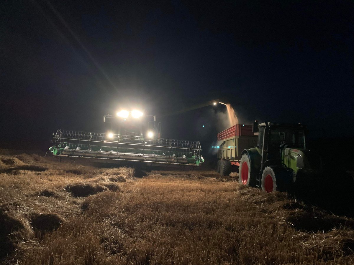 BADURAUX_j's tweet photo. fin de la #moisson des blés un cru très moyen il me reste 2grosses après midi pour colza et le reste des orges de printemps mais cela attendra le collègue doit aussi #moissonner ses blés alors je vais la lui laisser quelques jours…. #moisson23 https://t.co/xJM2LgNDro