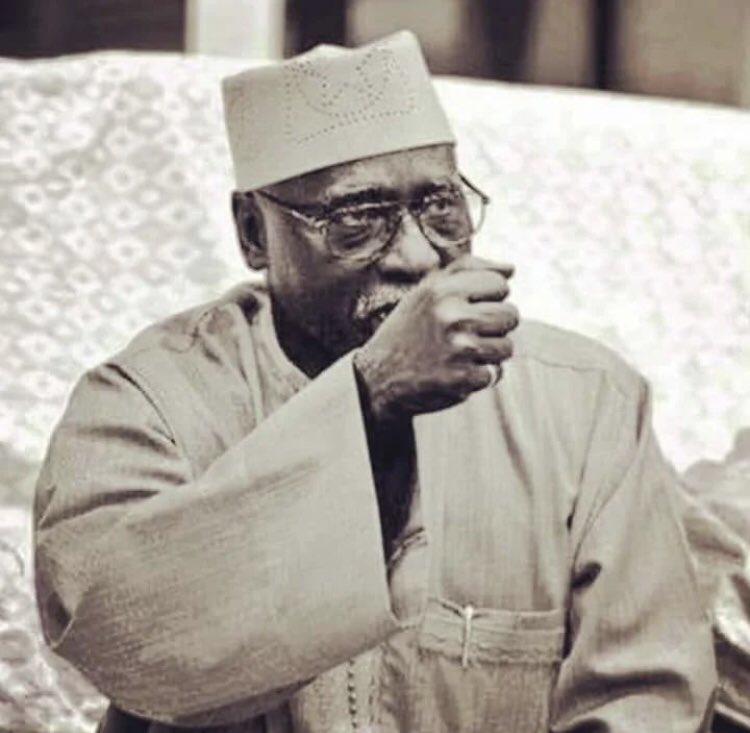 pamadoudiakhate's tweet photo. Al Khalifa Serigne Babacar Sy Mansour connu de par sa droiture et de son franc-parler. Il incarne pleinement la philosophie Tivaouane. 
Yalla na boroom bi Guoudeul ay fanam tei doli ko weer si barké Mamame Cheikh Seydil Hadji Malick ( RTA)❤️🙏🏾
#Tivaouane laniou am https://t.co/NrEauZ0xRK