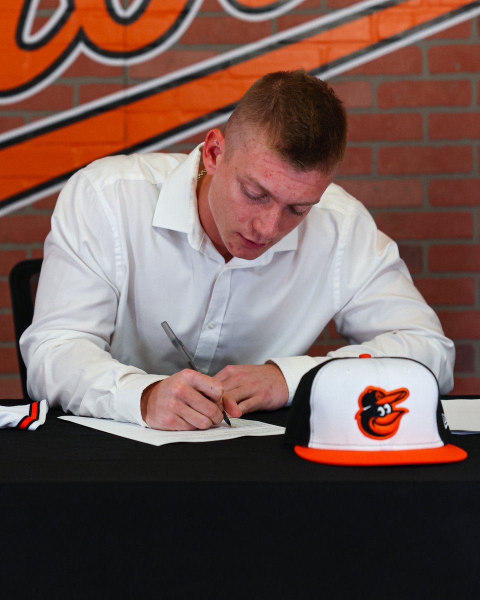 Orioles's tweet image. Officially an Oriole.

Welcome to #Birdland, Mac!
