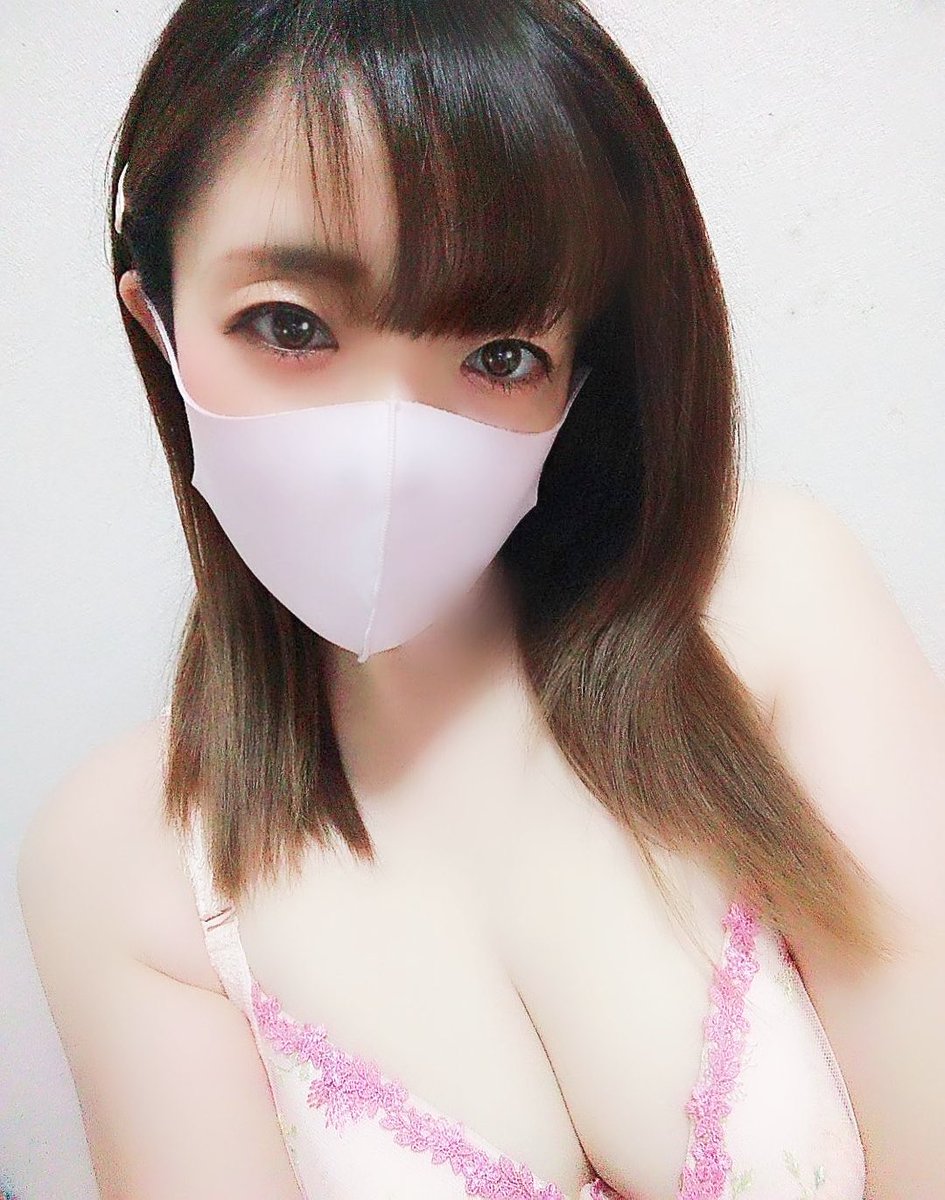 ria_kangoshi's tweet photo. 谷間見てないで
ライブ配信見に来てね♡

https://t.co/UKnKI375D0 https://t.co/9ZHbXVMYmH
