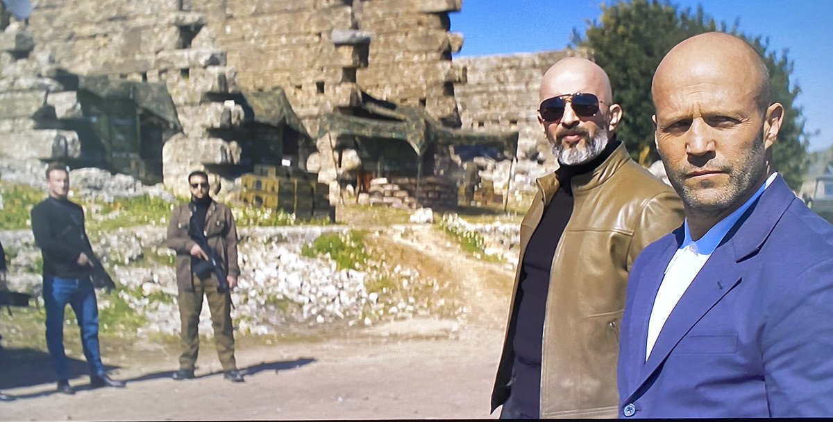 Biri beni cimciklesin! 
Jason Statham ve bir Türk oyuncumuz Aspendos’ta film çekmiş. Arkada nymphaion’u görüyorsunuz. 
#operationfortune