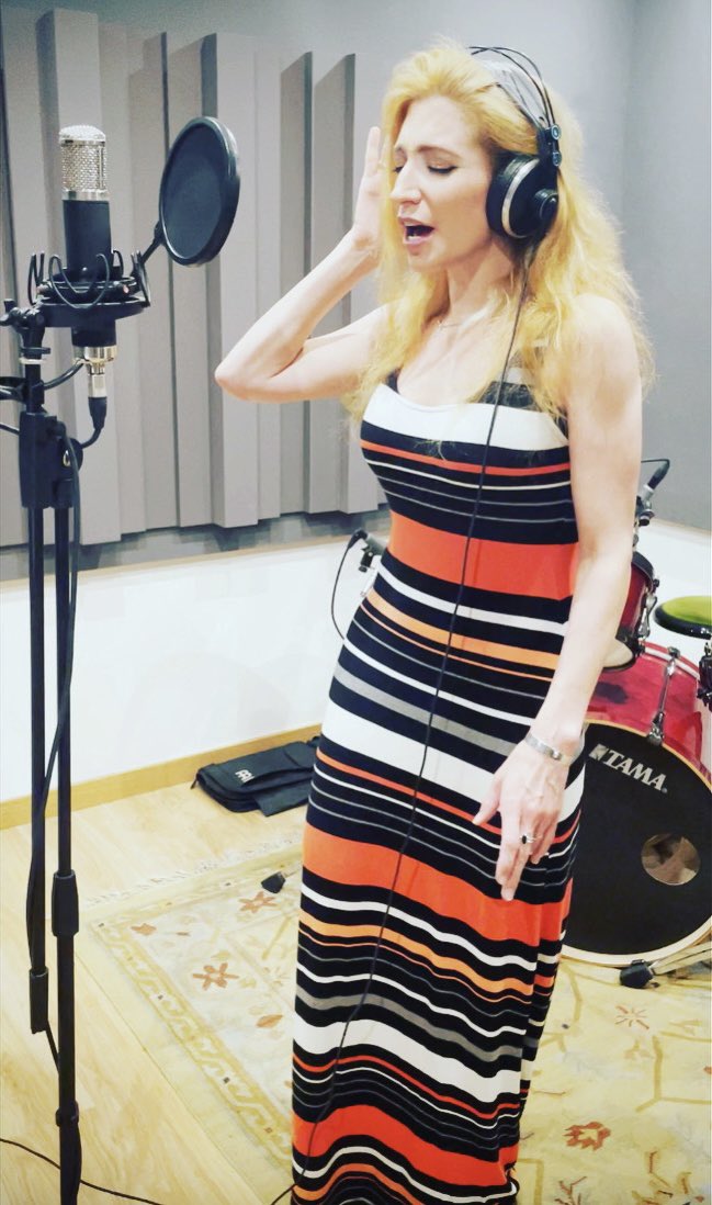 torisparks's tweet image. Just another day at the office… 🎙️🎸😉 

#musiclife #recording #sessionwork #trafalgar13 #workingwoman