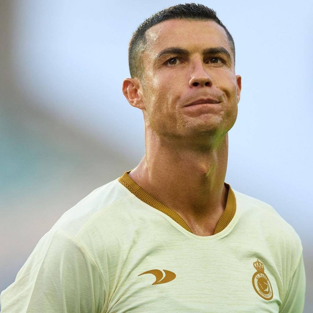 _DiegoMiranda's tweet photo. 🇵🇹 Cristiano Ronaldo:

🗣 "Abrí la caja de Pandora y ahora todos quieren venir aquí".

🗣 "La puerta de ir a Europa está cerrada, desde mi punto de vista el fútbol allí ha perdido mucha calidad, salvo la Premier League".

🗣 "La Liga Saudí es mejor que la MLS".

🔥 CR7 CALIENTA. https://t.co/NEKaAodkih