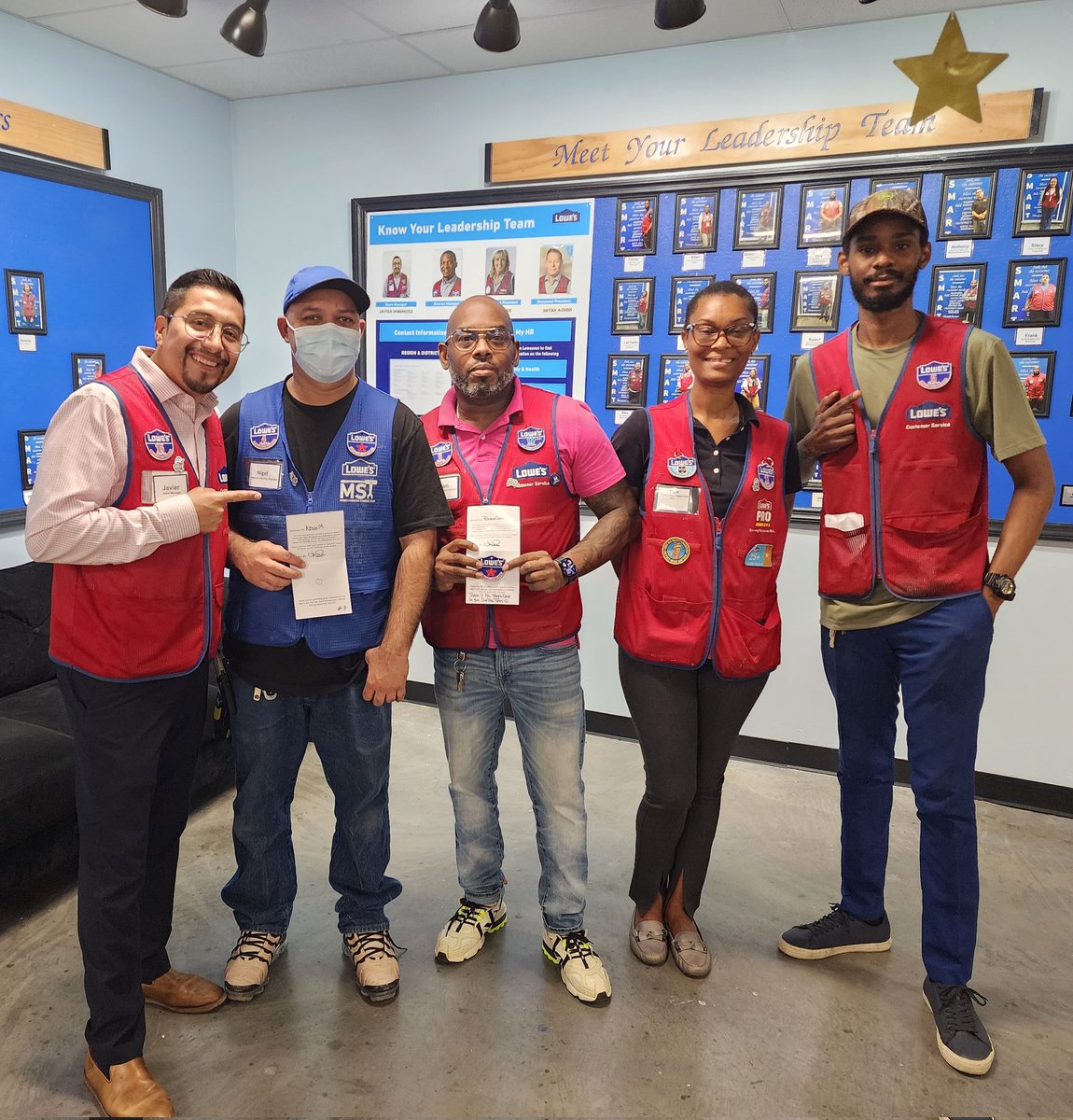 Celebrating anniversaries and red stars!!! Happy Monday from our team to yours!!! <a href="/Javi3rD/">Javier Dominguez</a> <a href="/Ronc2284/">Ronald Costa</a> <a href="/chanel_naomi/">Naomi Chanel</a> <a href="/StevenS91227473/">Steven Sanchez</a>