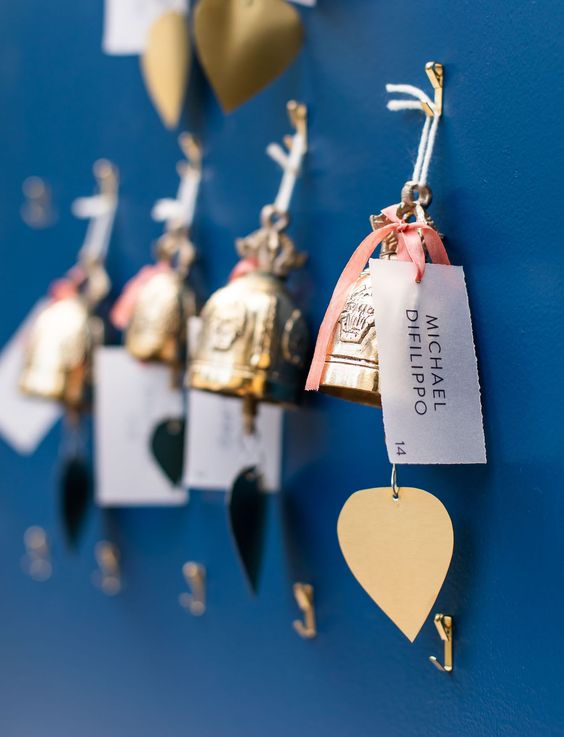 FianceeBodas's tweet photo. ¿Aún no sabes con qué detalle acompañar las tarjetas de acomodo de lugar de tu recepción de bodas? ¡Dale un vistazo a estas ideas! https://t.co/89pVvoV0Yx