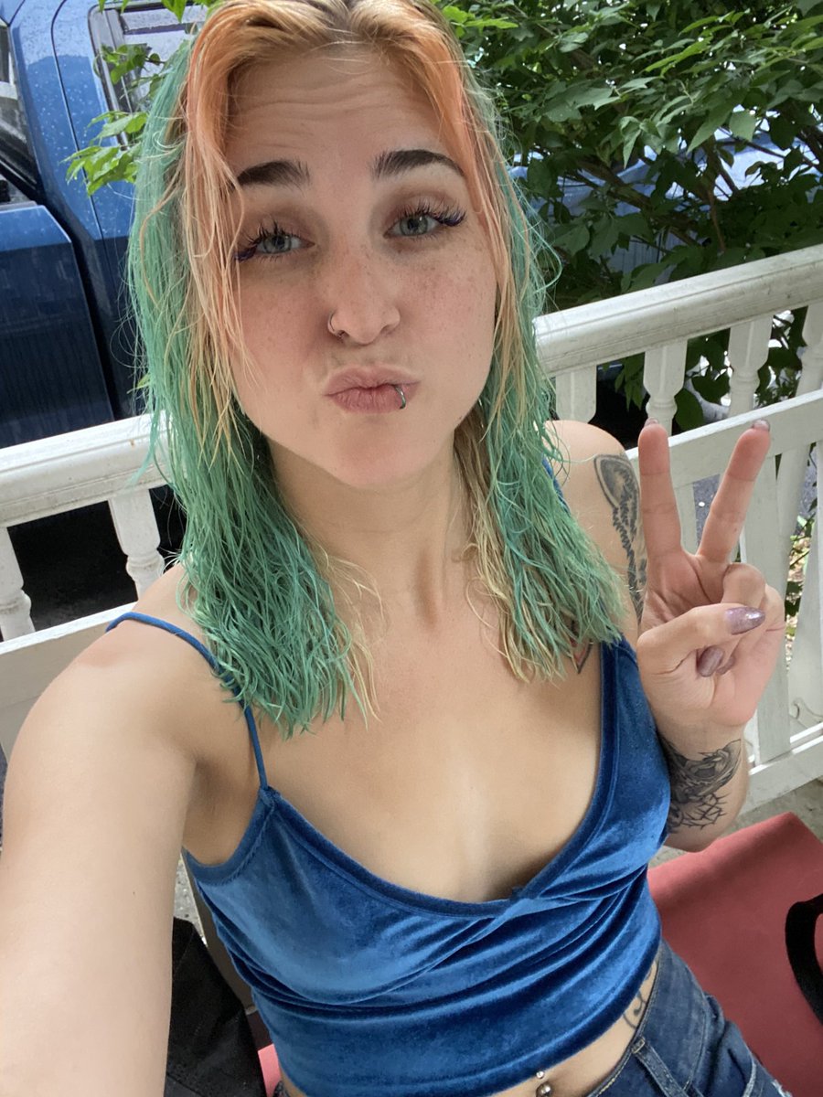 AhlexusL's tweet photo. Message for content #SellingContent  #inkedgirls #feetcontent #naked #Contentcreater https://t.co/khHLu69nYu