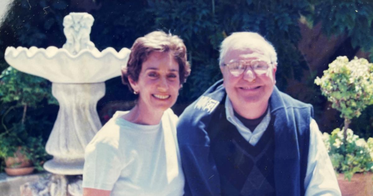 WindwardLC's tweet image. "I became an unexpected widow and Solo Ager at age 63. New responsibilities ... were relatively easy tasks compared to addressing the emotional vacuum of being a Solo Ager." Thoughtful articles on solo aging from the @ASAging. 
generations.asaging.org/accidental-sol…