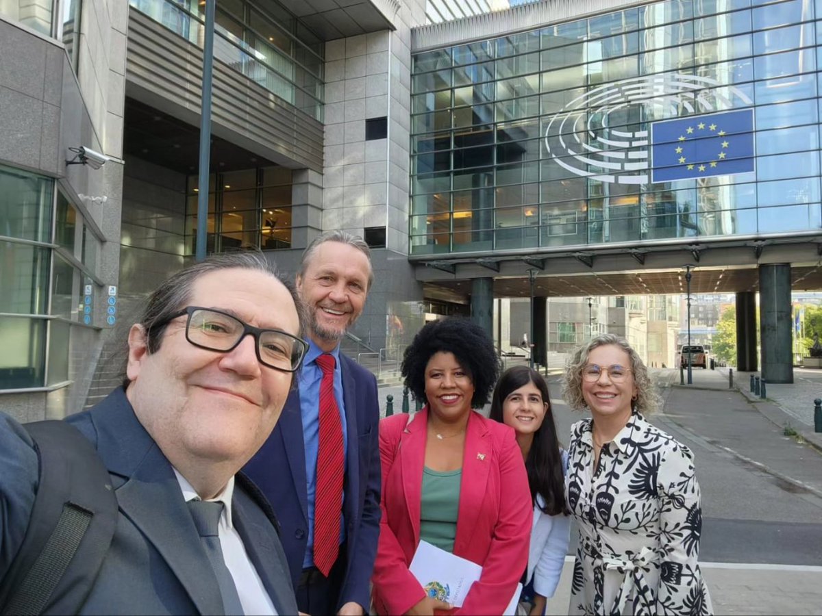 SUSTENTABILIDADE E INTEGRAÇÃO

Como integrante da comitiva de parlamentares em Bruxelas, participei hoje de encontro no Parlamento Europeu, organizado pela Plataforma Cipó (<a href="/plataformacipo/">Plataforma CIPÓ</a>) em conjunto com a Fundação Europeia para os Estudos Progressistas (<a href="/feps_europe/">FEPS</a>). +