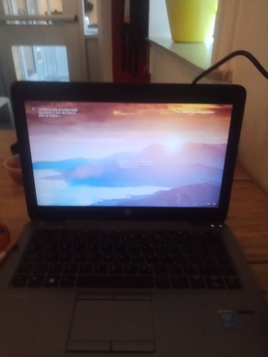 VeeOleynikWM's tweet image. Has like cool visuals. Same as any lappy #PawnshopFinds #HPElitebook #SlightlyUsed #StillRulez #DoesAllTheStuffItOughtTo