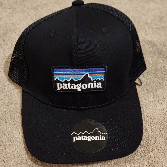 So good I had to share! Check out all the items I'm loving on <a href="/Poshmarkapp/">Poshmark</a> #poshmark #fashion #style #shopmycloset #etienneaigner #toryburch #patagonia: posh.mk/vPBn9IfdwBb