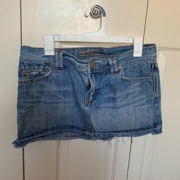 micely6391's tweet photo. So good I had to share! Check out all the items I'm loving on @Poshmarkapp #poshmark #fashion #style #shopmycloset #abercrombiefitch #vans: https://t.co/98K88YX8rh https://t.co/HLAai2xKj8