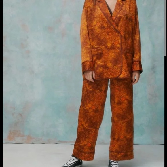 So good I had to share! Check out all the items I'm loving on <a href="/Poshmarkapp/">Poshmark</a> from <a href="/LeroyHa31470900/">Leroy Harris</a> #poshmark #fashion #style #shopmycloset #oldnavy #galison #urbanoutfitters: posh.mk/GKtFumedwBb