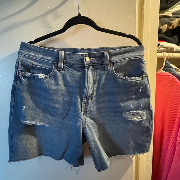 repsracesrepeat's tweet photo. So good I had to share! Check out all the items I'm loving on @Poshmarkapp from @LeroyHa31470900 #poshmark #fashion #style #shopmycloset #oldnavy #galison #urbanoutfitters: https://t.co/wruNOlje9u https://t.co/ITuHcT1V5g