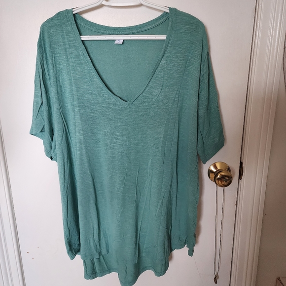 kitty_eruption1's tweet photo. So good I had to share! Check out all the items I'm loving on @Poshmarkapp #poshmark #fashion #style #shopmycloset #oldnavy #fabletics: https://t.co/ynNOHqtdBF https://t.co/KoUwHt2PVh