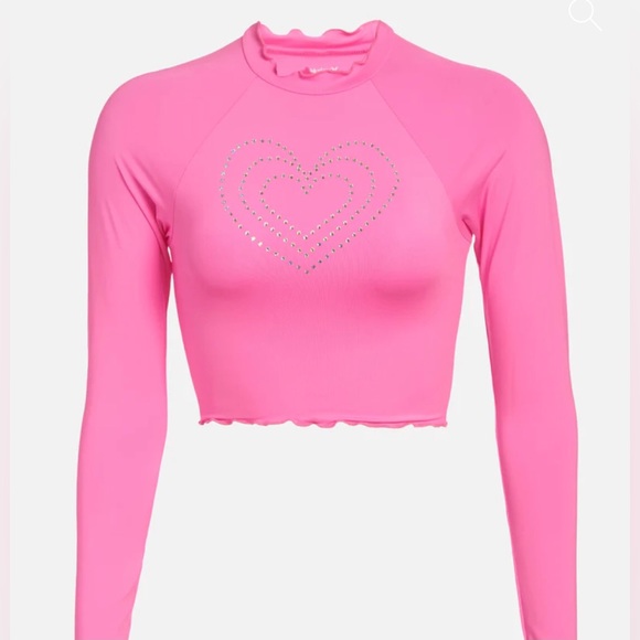 Homo_Republic's tweet photo. So good I had to share! Check out all the items I'm loving on @Poshmarkapp #poshmark #fashion #style #shopmycloset #gildan #loveshackfancy #walterbaker: https://t.co/xJTaUevzcL https://t.co/WjjKeiyLKH