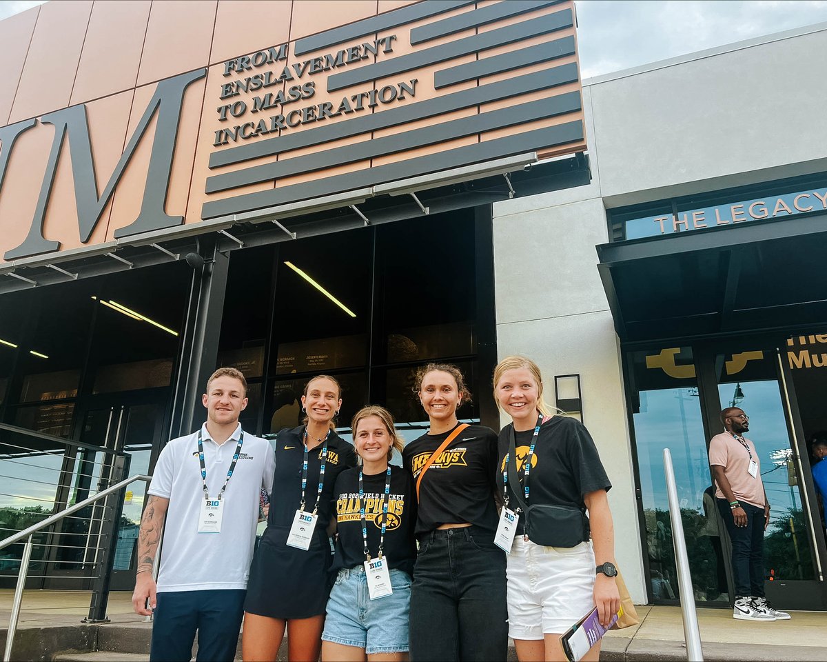 𝗕𝗶𝗴 𝗟𝗶𝗳𝗲 𝗦𝗲𝗿𝗶𝗲𝘀: 𝗦𝗲𝗹𝗺𝗮 𝘁𝗼 𝗠𝗼𝗻𝘁𝗴𝗼𝗺𝗲𝗿𝘆. 

Last weekend, 5 of our SAs traveled to Selma, Alabama, for an immersive &amp; educational experience at a key center of the civil rights movement. 

<a href="/iowafieldhockey/">Iowa Field Hockey</a> x <a href="/IowaXC_TF/">Iowa Track & Field/Cross Country</a> x <a href="/iowarowing/">Iowa Rowing</a> x <a href="/Hawks_Wrestling/">Iowa Hawkeye Wrestling</a>