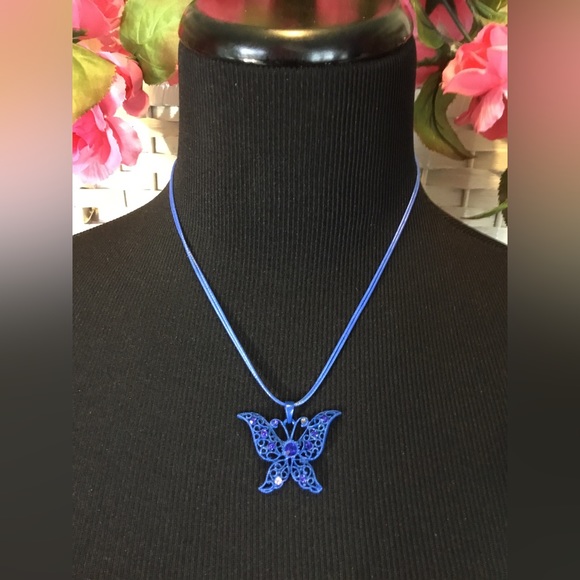 NPoshmark's tweet photo. So good I had to share! Check out all the items I'm loving on @Poshmarkapp #poshmark #fashion #style #shopmycloset #lizlangecompletelyme: https://t.co/1fXlhCCvre https://t.co/7iz727c1aM