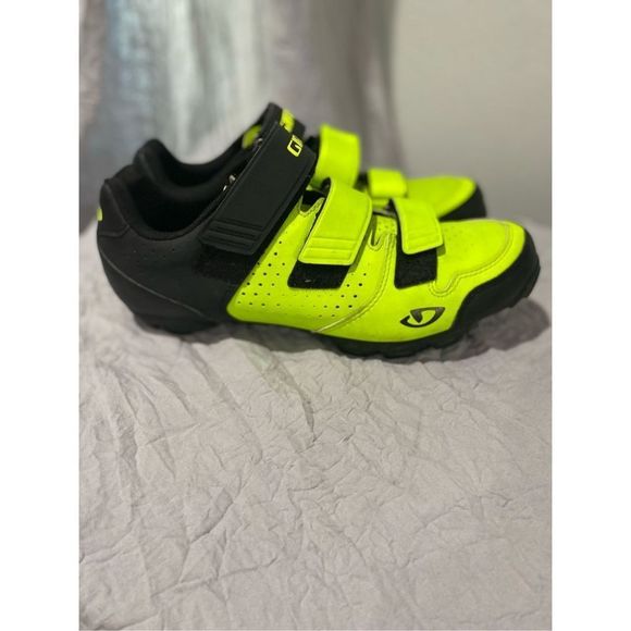 Bobby02816667's tweet photo. So good I had to share! Check out all the items I'm loving on @Poshmarkapp #poshmark #fashion #style #shopmycloset #milano #giro #dockers: https://t.co/KlnMOEDEpU https://t.co/7yPhzqC2If