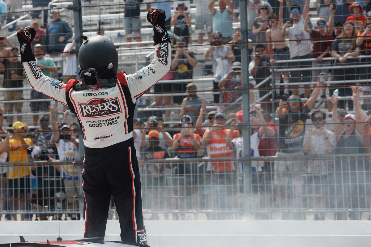 Resers's tweet photo. Still feeling the magic from the #MagicMile. 
#TeamTruex what a win! @JoeGibbsRacing @MartinTruex_Jr 

#Resers #GoodTimes https://t.co/4fDRX6BusB