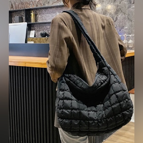 TheCuteHunter's tweet photo. So good I had to share! Check out all the items I'm loving on @Poshmarkapp #poshmark #fashion #style #shopmycloset #llbean #roxy: https://t.co/rIysTIWPHv https://t.co/rO7gCpKa8F