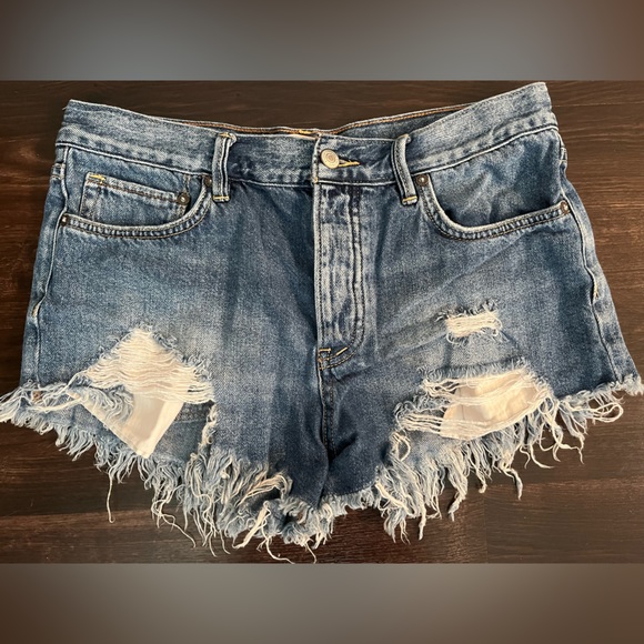 mt_lake's tweet photo. So good I had to share! Check out all the items I'm loving on @Poshmarkapp #poshmark #fashion #style #shopmycloset #meettheposher #wethefree: https://t.co/fwpM0YF068 https://t.co/3h5ZClzA4m