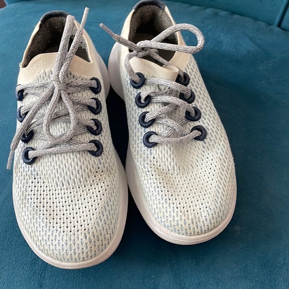 shop_ILAH's tweet photo. So good I had to share! Check out all the items I'm loving on @Poshmarkapp from @JennieMegz #poshmark #fashion #style #shopmycloset #allbirds: https://t.co/yuxC5aSD8T https://t.co/8sqpvjrf7u