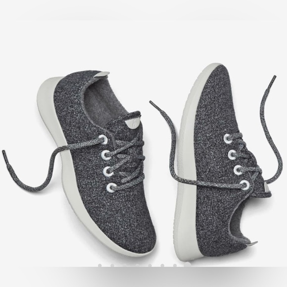 shop_ILAH's tweet photo. So good I had to share! Check out all the items I'm loving on @Poshmarkapp from @JennieMegz #poshmark #fashion #style #shopmycloset #allbirds: https://t.co/yuxC5aSD8T https://t.co/8sqpvjrf7u