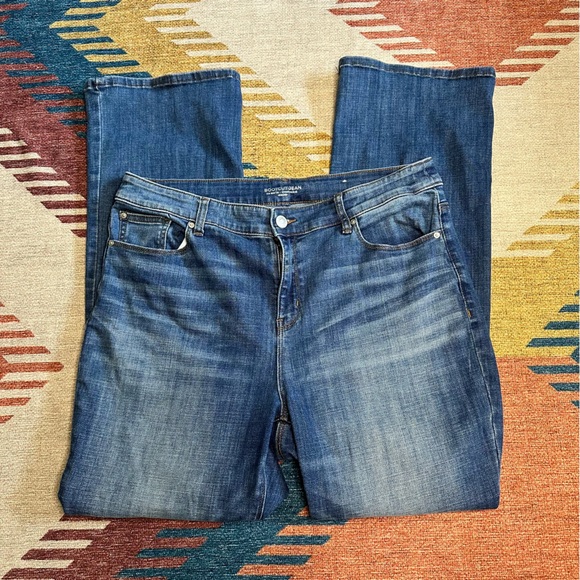 AngieAlvarez357's tweet photo. So good I had to share! Check out all the items I'm loving on @Poshmarkapp #poshmark #fashion #style #shopmycloset #madewell #paige #chicos: https://t.co/jA3ZyoesEc https://t.co/gyxUbtxDLj