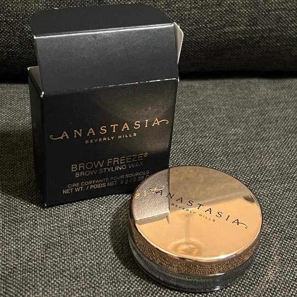 So good I had to share! Check out all the items I'm loving on <a href="/Poshmarkapp/">Poshmark</a> #poshmark #fashion #style #shopmycloset #sephora #kiko #anastasiabeverlyhills: posh.mk/h4BAN9aWiBb