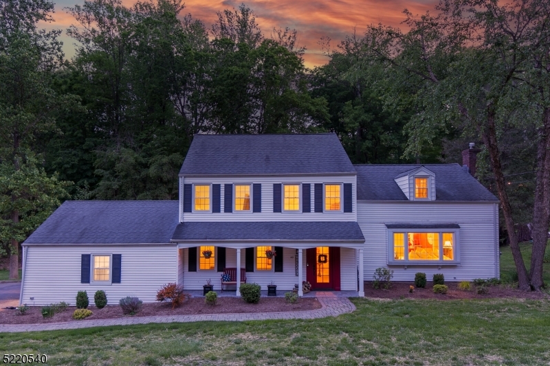 dinizio_john's tweet photo. Dreaming of a new home? This 4 BED, 2 full and 1 half BATH home might be the one you've been thinking of. #realestate #homesforsale  https://t.co/vf1WQmydSr https://t.co/pKDW5a2Fn2