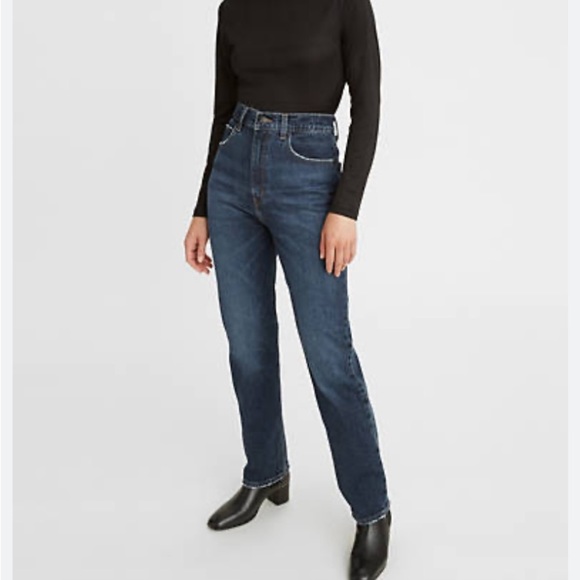 ClothesPlz's tweet photo. So good I had to share! Check out all the items I'm loving on @Poshmarkapp #poshmark #fashion #style #shopmycloset #levis: https://t.co/MsT4tndN0K https://t.co/M5B1lAahp9