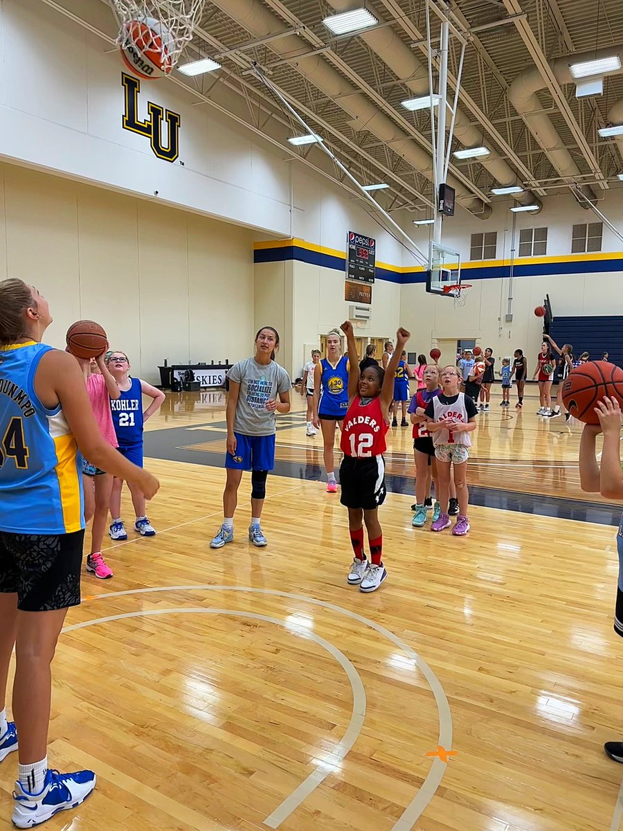 MuskiesWBB's tweet photo. Last week our WBB team had our annual camp. We hope it made a big splash on the youth in our community &amp; beyond! 

These kiddos were able to advance their bball skills, bring out a new competitive side, &amp; have a few dance parties a long the way! 

Future Muskies in the making! 🐠 https://t.co/sCf7LKnWE0