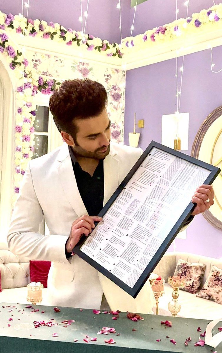 Vivian Dsena is a very successful, handsome actor and deserves to be loved. We will always support you. I wish you success in your life ❤️ 
(From Azerbaijan 🇦🇿)

VIVIAN LIVED SARTAJ

#VivianDsena