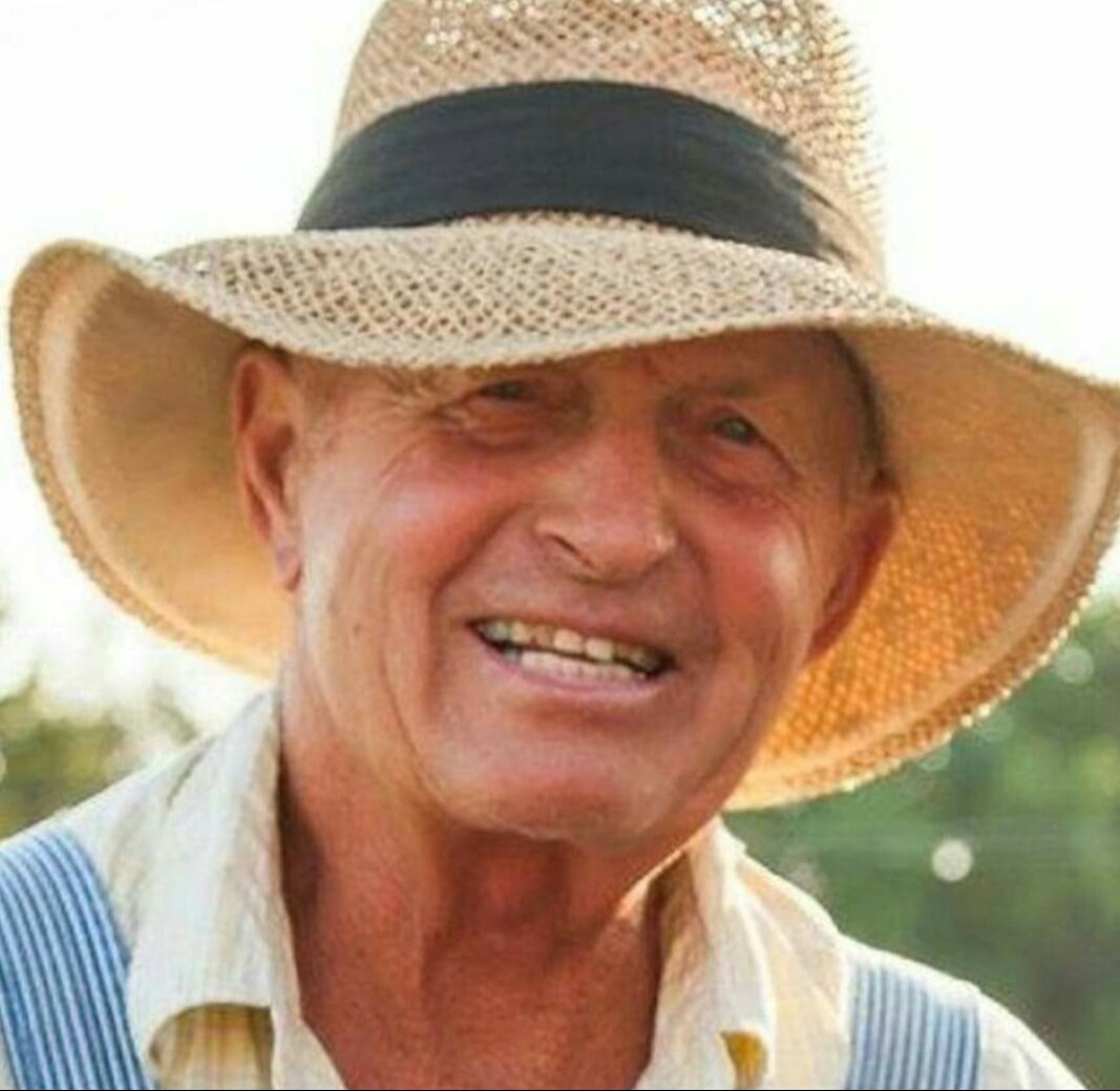 #RestinPeace to the Patriarch of Muscatine's Taylor's Market. 
George M. Taylor, July 23rd 1942 - July 16th, 2023.
George's legacy is a family who continues to operate the farm & market who feed Muscatine & Louisa that sweet #IowaCorn