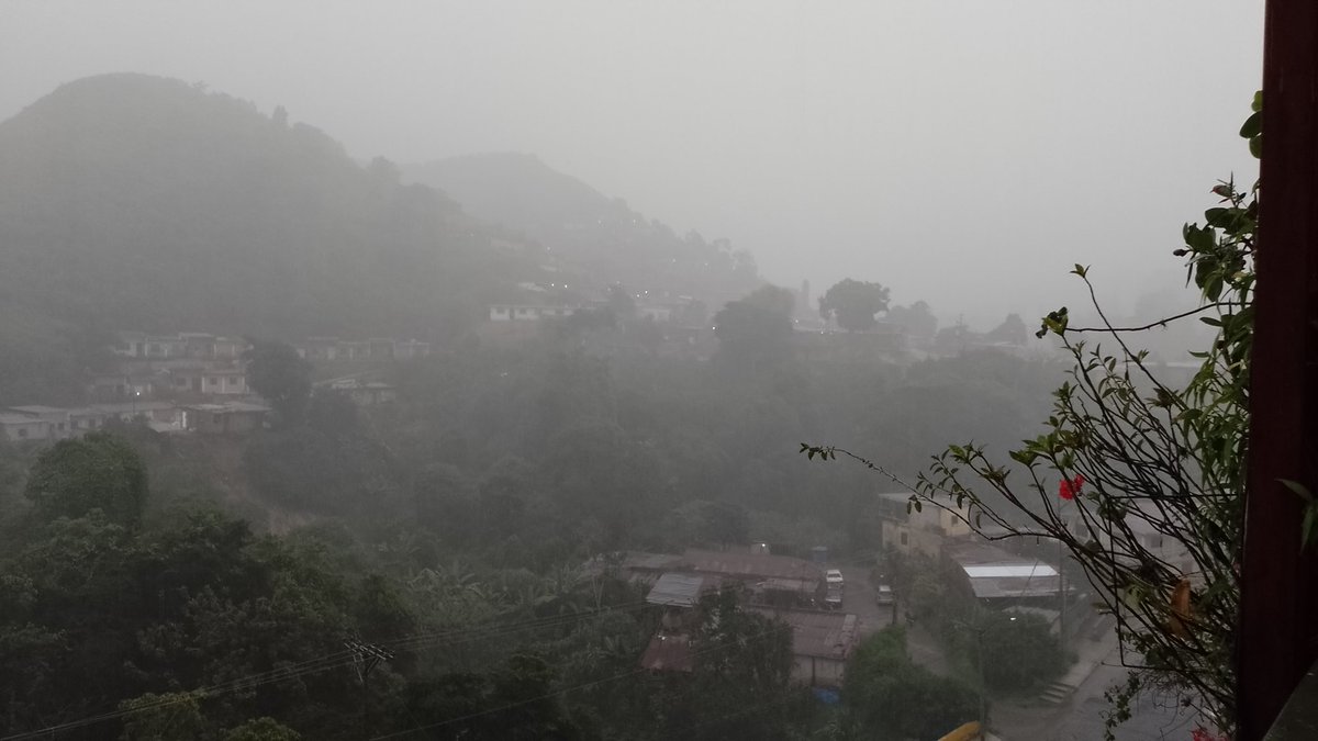 farcjr's tweet photo. @Meteovargas Fuerte la lluvia en los Teques https://t.co/pngeB9Fm03