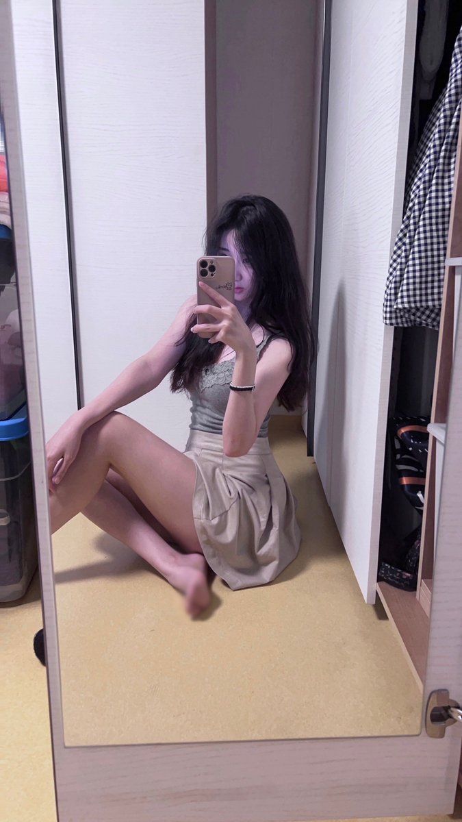 totallyrealyuri's tweet photo. no feet for you on here >:)
but maybe if you come talk to me on telegram... who knows... 💕

catfish findom paypig https://t.co/sEGQuHi8yl
