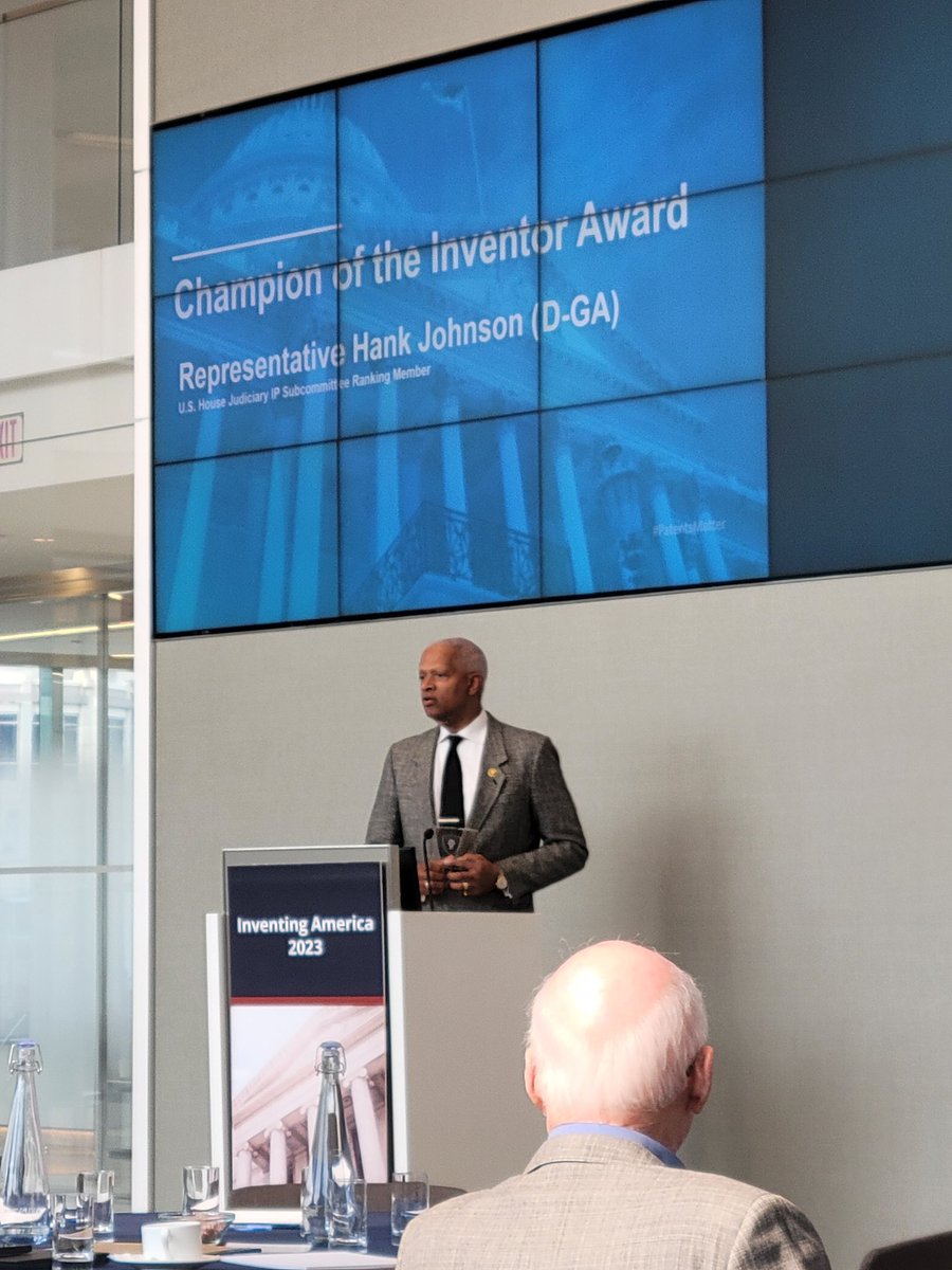 AdamMossoff's tweet image. Delighted to have been at the #InventingAmerica conference today at which @RepHankJohnson  received the Champion of the Inventor Award for 2023. #PatentsMatter @InnovationAlli @SavetheInventor #fixPTAB #fix101 #fixInjunctions #PERA #PREVAIL