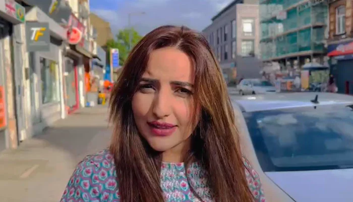 SheikhZubrain's tweet photo. TikToker Hareem Shah says looking for Shahzad Akbar in London

#HareemShah #shahzadakbar #PTI #PTI_Parliamentarians #earthquake #YumnaZaidi #SeharKhan #KatrinaKaif #Mazay #ComingSoonOnTikTok https://t.co/PL6ADiUioR