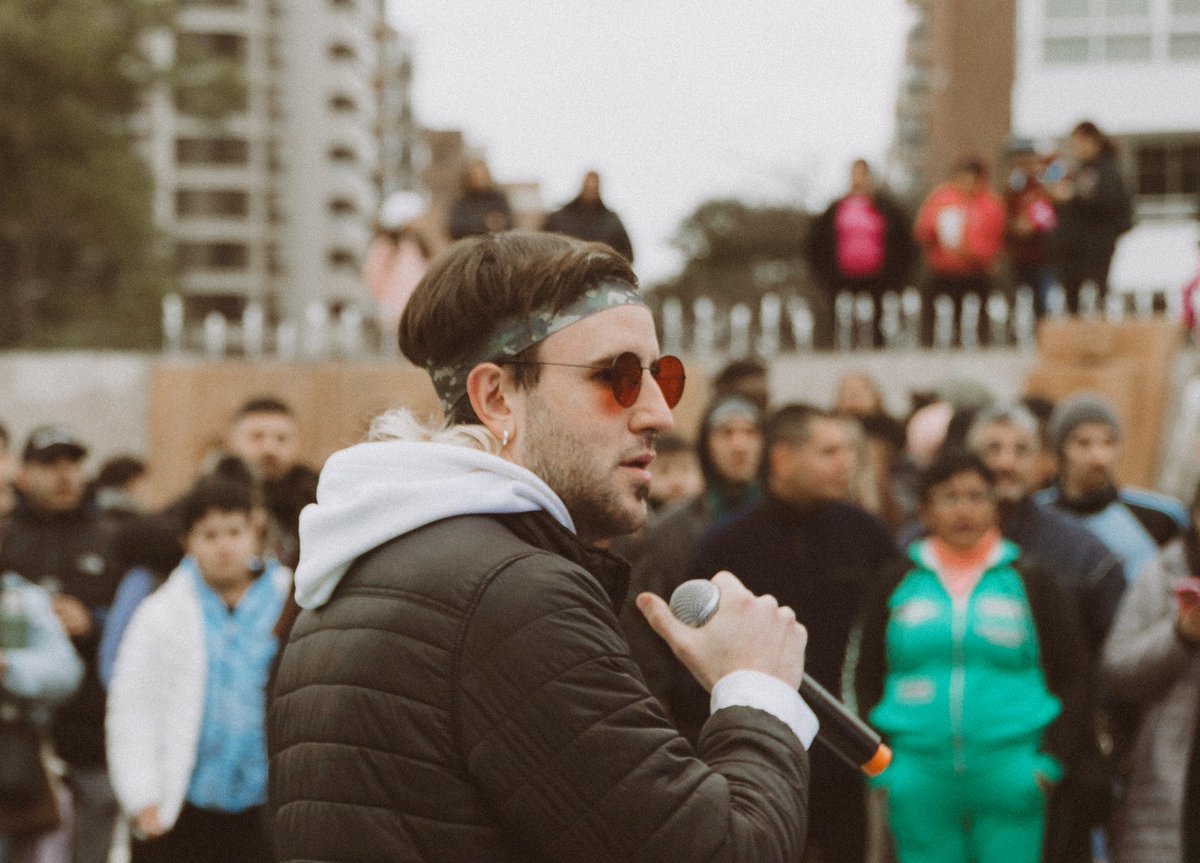 MattePZ's tweet photo. Ayer tuve el honor de hostear el 4° aniversario🎂 del #OpenMic más federal del país🎤🔥 🇦🇷 x @trapandroll.ar @acaestalacrema junto a @juventudmunicba @municba 🥳 gracias @matipretto y equipo x invitarme a formar parte🙏🏻

🔊El OpenMic se hace todos los miércoles en @barriobrujo 💜 https://t.co/x5qekZQ2BU