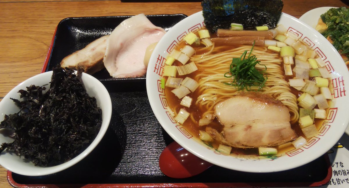 xyzMISA's tweet photo. 最近食べたラーメン。
すごく美味しそうな見た目なんですがわたしの好みではなかったの。
繁盛しているお店さんなので、本当に自分の好みの味を見つけるって難しい(^_^;) https://t.co/rk2Ag5A1gd