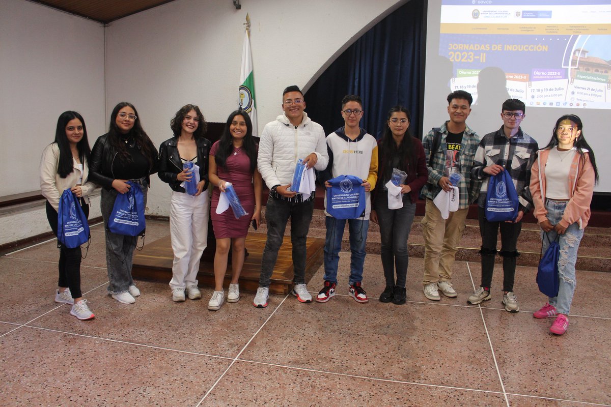 UniveMayor's tweet photo. Con la participación de estudiantes de nuestros programas de pregrado estamos desarrollando las inducciones donde damos la Bienvenida a nuestros estudiantes, qué se acercan pro primera vez a nuestra Universidad.💙
#unicolmayor #inducciones https://t.co/GcITtTij26