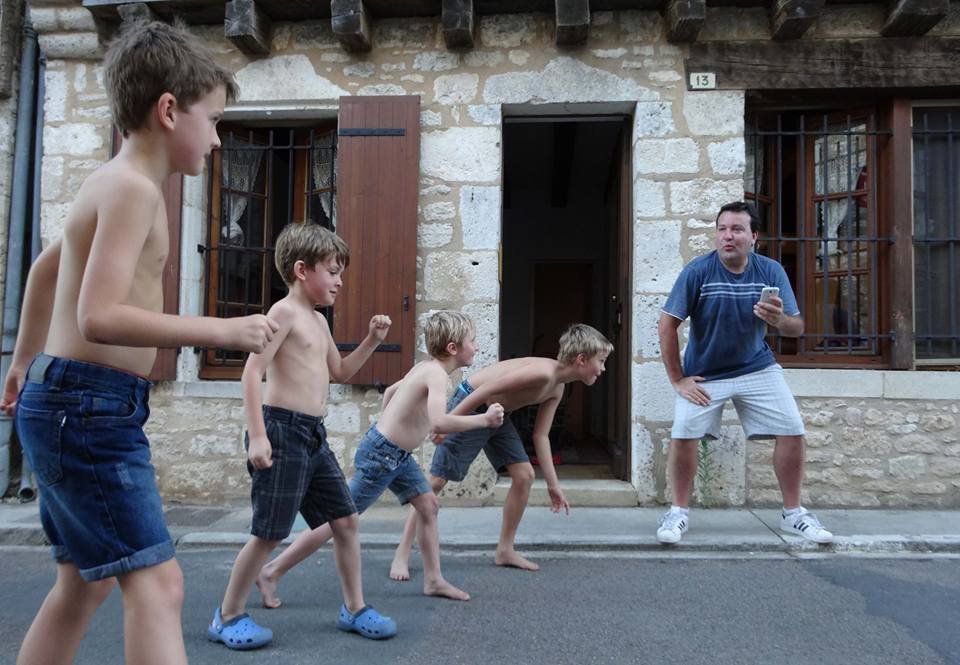 Monpazier, 2015.

An Al Jazeera photojournalist happened to be walking past and snapped this photograph of me and my nephews.

Today he works for the Thomson Foundation, teaching journalists how to survive -not resist- interrogation if they're arrested.

 Photographer: redacted https://t.co/ulMUo8z68w https://t.co/zVgtxuUOBe