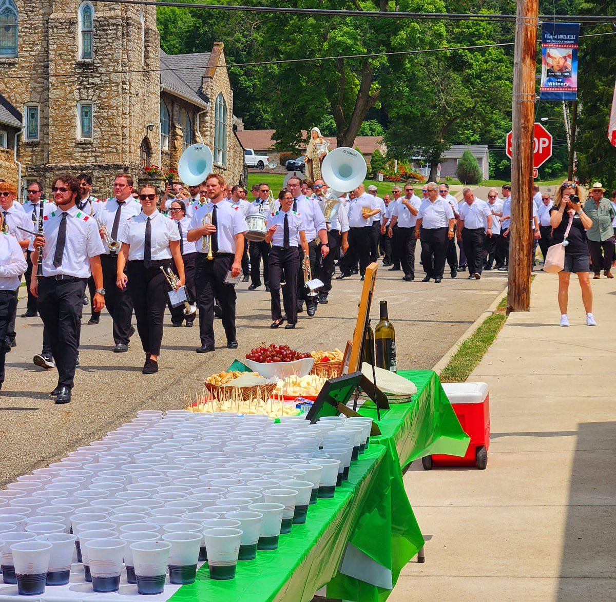 Karis_Stacy's tweet photo. #buonafesta #july16 #tradition #wine #band #mtcarmel https://t.co/ysibU5SfJf