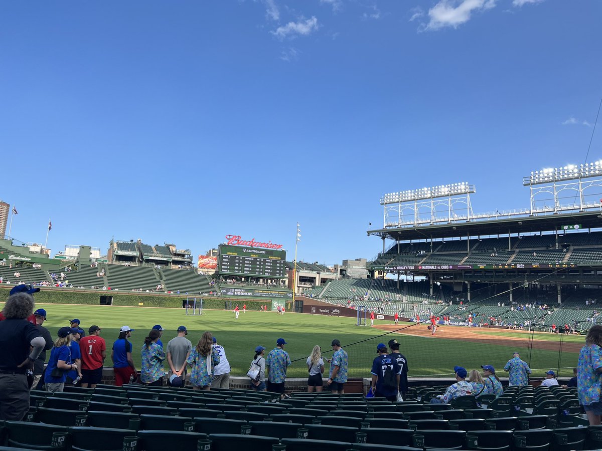 Lianne72's tweet photo. Another bucket list check mark! ✅  2nd oldest park in the MLB - 109 years old.  💙⚾️💙 Tonight I will be a Cubs fan in my Mariners shirt.   Hung out across the street at Murphy’s Bleacher Bar before the game.  It’s been there since 1930.  @murphysbleacher @Cubs https://t.co/xh1nj7rtJe