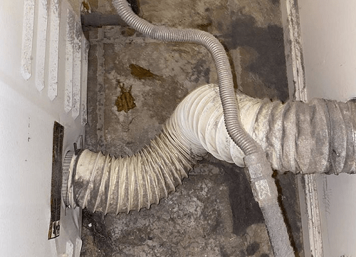 ductcleaningTOR's tweet photo. PLEASE SHARE 📛
If you have this type of ducting connected to your DRYER please get this replaced. 
This is something you can do yourself, but if your are not comfortable doing so and would rather a professional help out, give us a call at 647-514-3828 https://t.co/fqty58sjfZ
