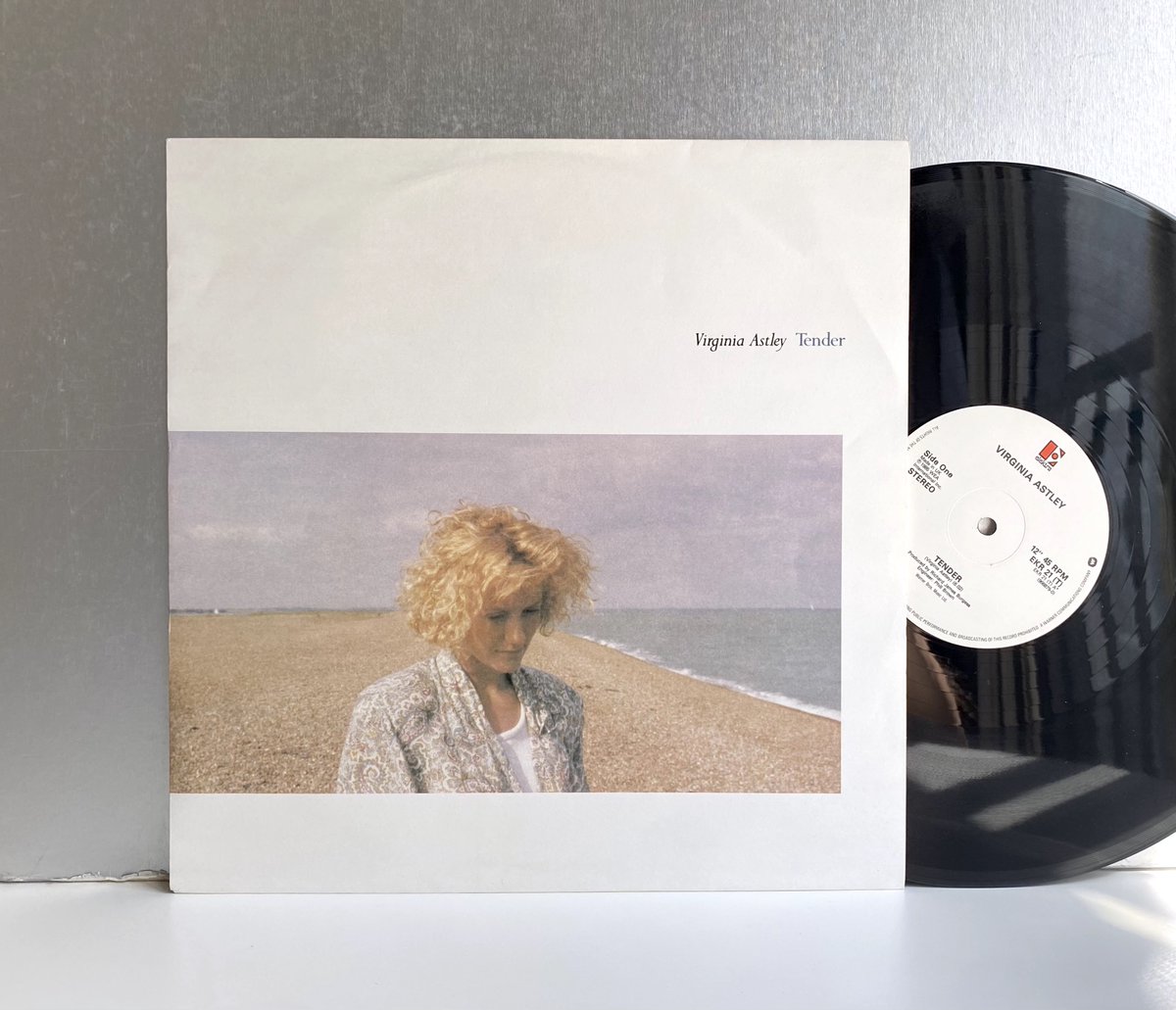 VIRGINIA ASTLEY
『TENDER』12”　single
1985 UK
Elektra，EKR 21 (T)

sleeve photography📷Mark Bayley

#VirginiaAstley #RichardJamesBurgess #MarkBayley #neoacoustic #neoclassical #80smusic #vinylrecords #レコード💿🐚🎶