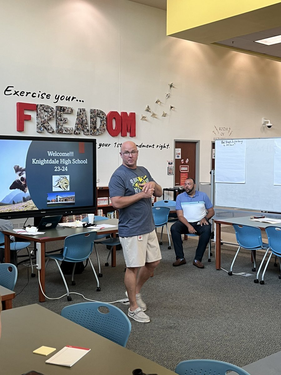 ReggieDawson10's tweet photo. @MrDawson1819 Knightdale HS English Retreat Part 2 https://t.co/F8ooODDynD