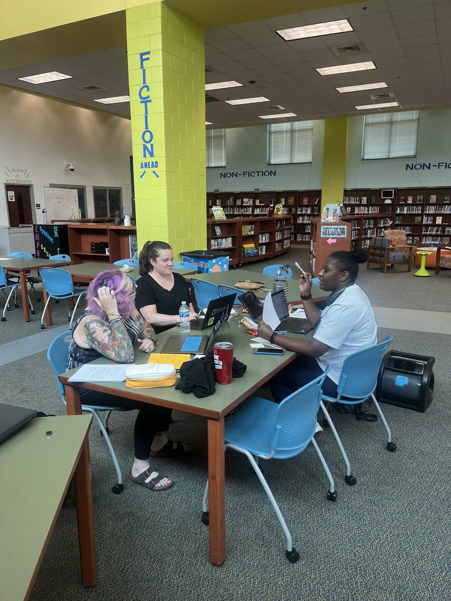ReggieDawson10's tweet photo. @MrDawson1819 Knightdale HS English Retreat Part 2 https://t.co/F8ooODDynD